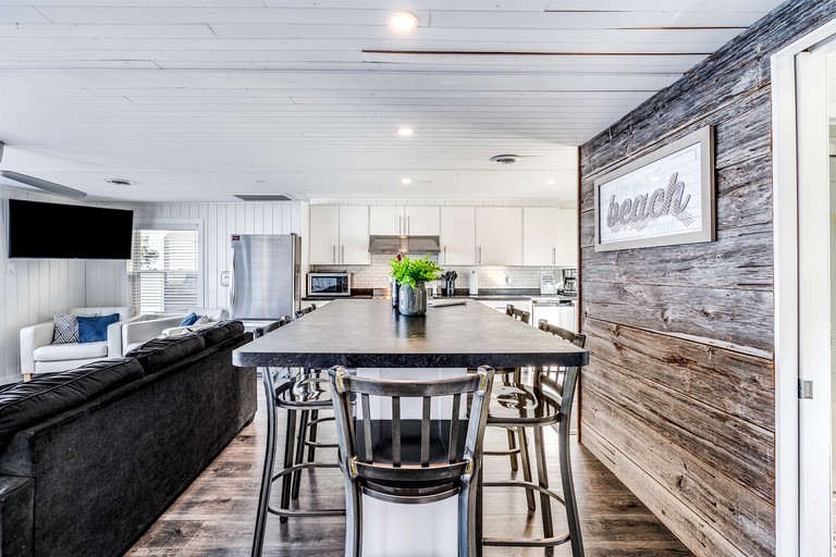 Cabins (Canada, Leamington, Ontario)