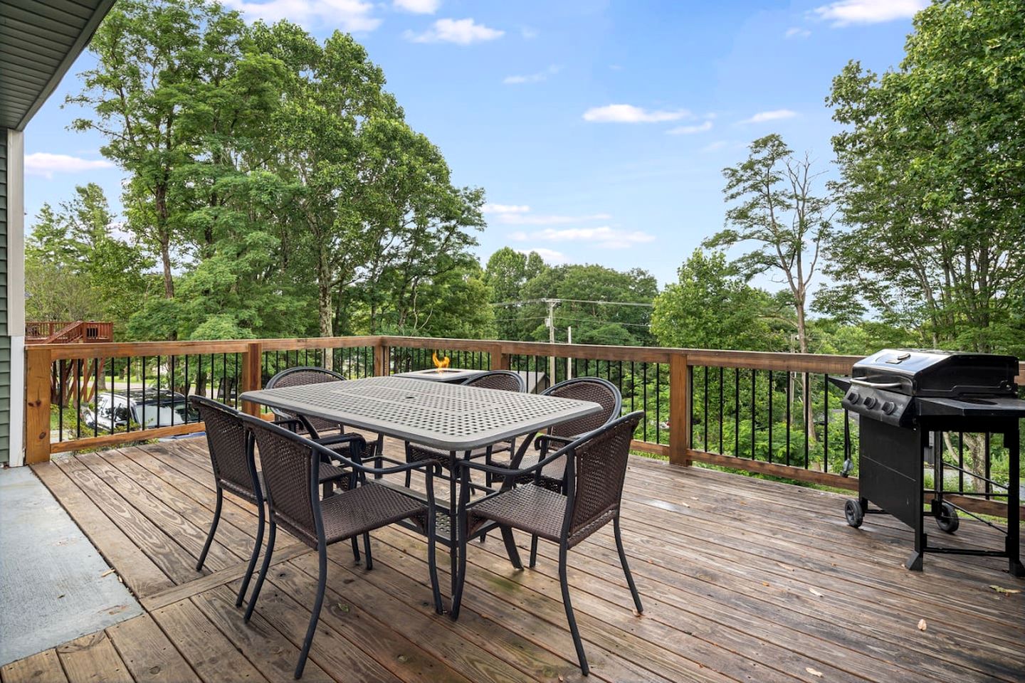 Sweet Cabin with Garden and Large Deck in North Carolina