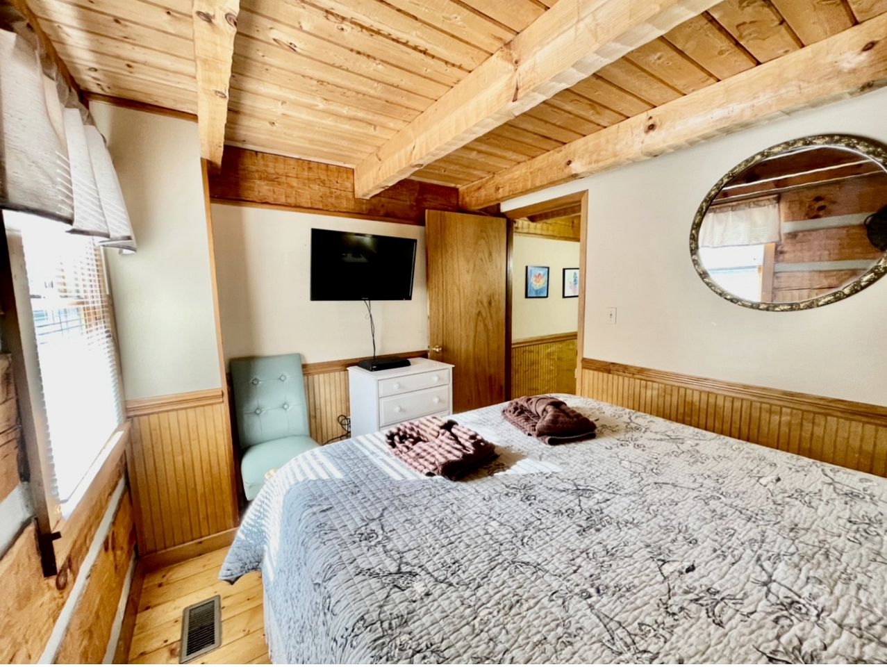 Double Cabin Rental for Memorable Group Glamping Near Great Smoky Mountains National Park, Tennessee