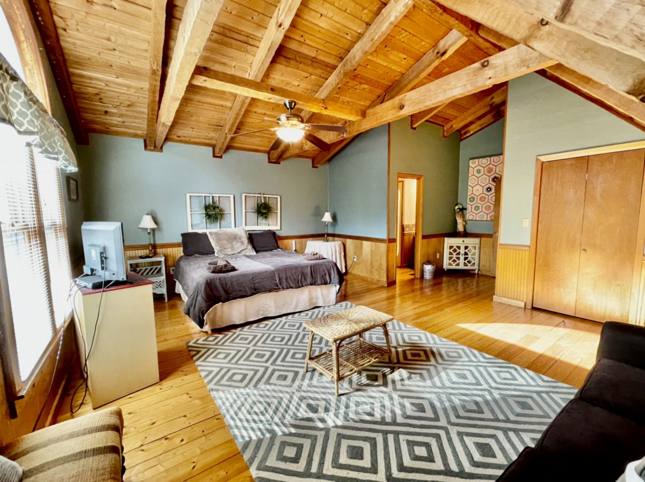 Double Cabin Rental for Memorable Group Glamping Near Great Smoky Mountains National Park, Tennessee