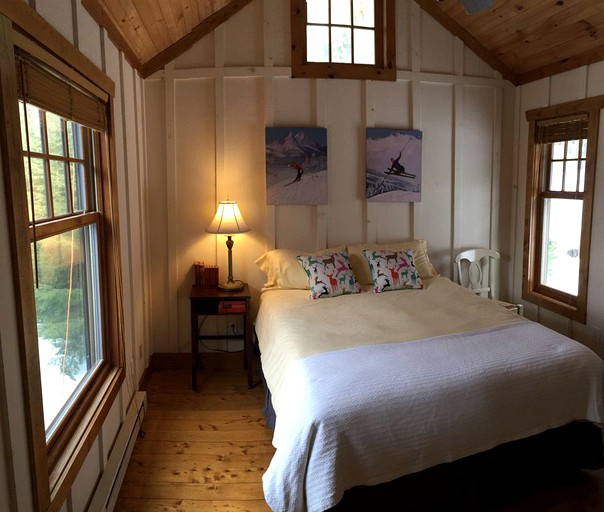 Cabins (Lake Loon, New York, United States)