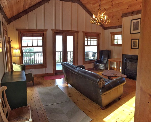 Cabins (Lake Loon, New York, United States)