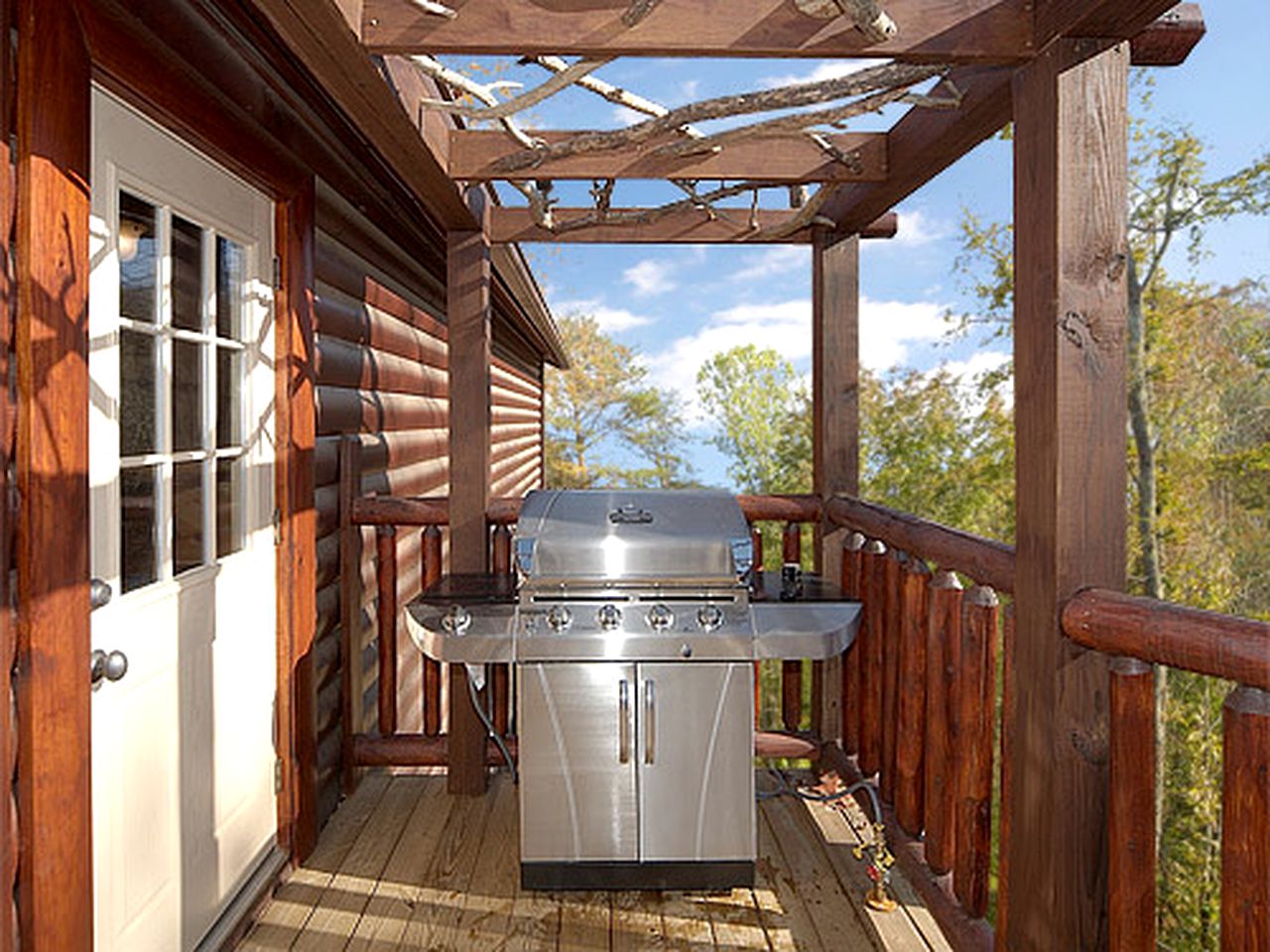 Awesome Gatlinburg Cabin Rental with a Hot Tub for a Vacation in TN
