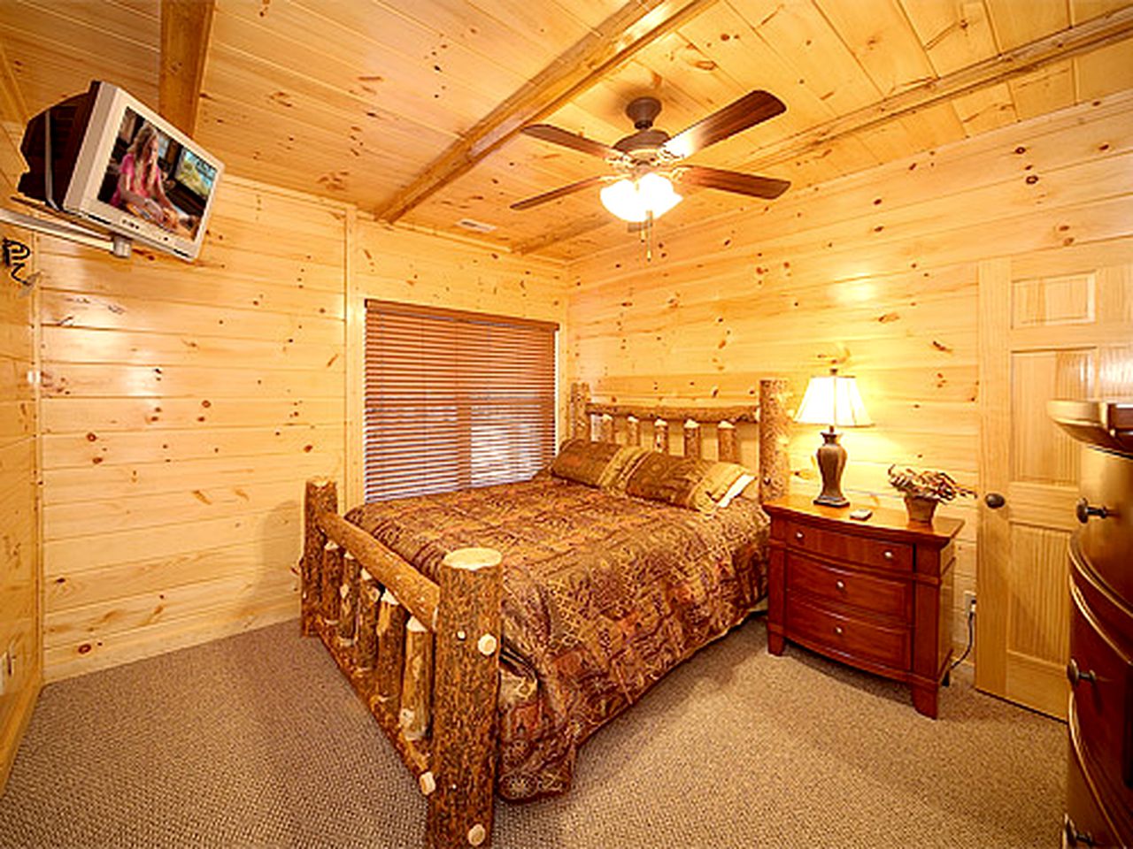 Awesome Gatlinburg Cabin Rental with a Hot Tub for a Vacation in TN
