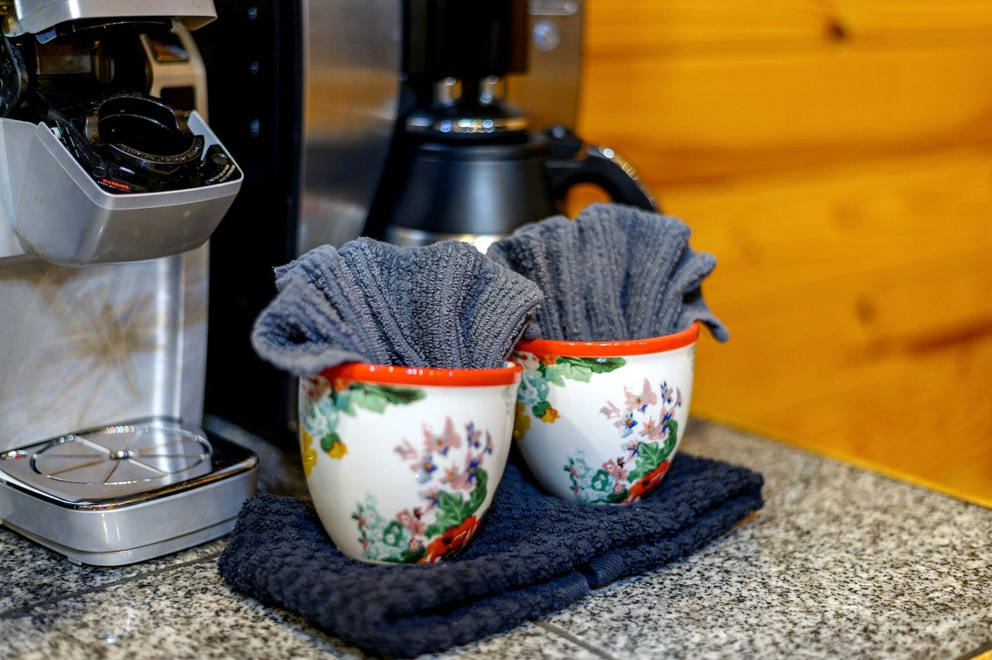 Romantic Cabin for Two with Hot Tub, Fireplace & Double Shower Near Hochatown