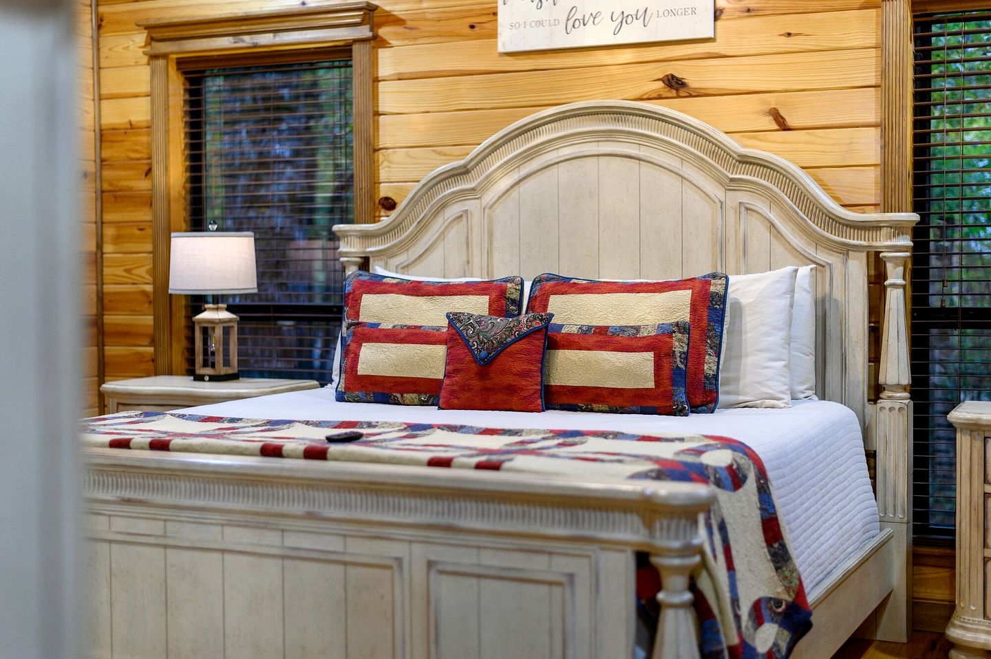 Romantic Cabin for Two with Hot Tub, Fireplace & Double Shower Near Hochatown