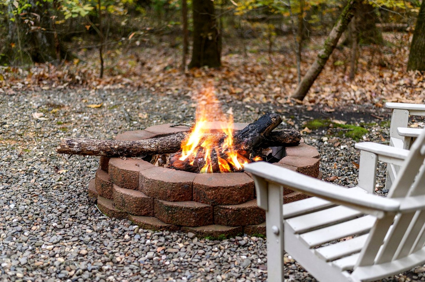 Romantic Cabin for Two with Hot Tub, Fireplace & Double Shower Near Hochatown