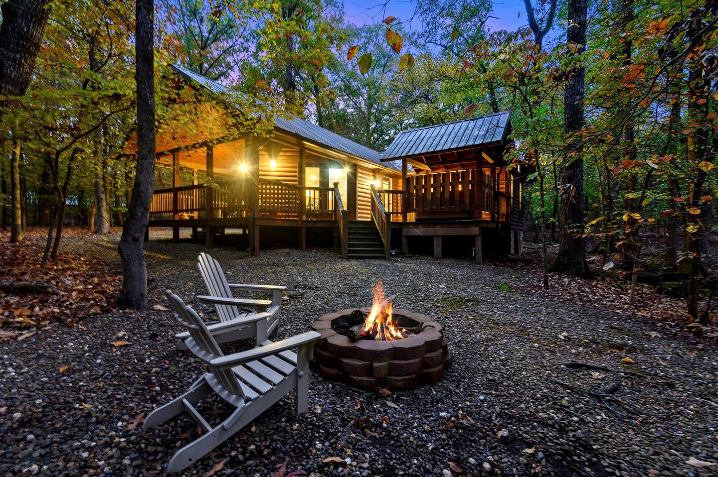 Romantic Cabin for Two with Hot Tub, Fireplace & Double Shower Near Hochatown