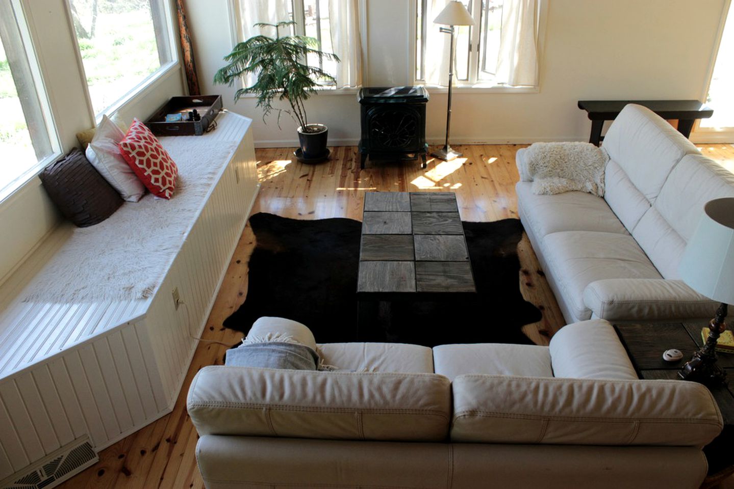 Cozy Cottage Rental on a Farm for a Rural Retreat in Columbia, Missouri