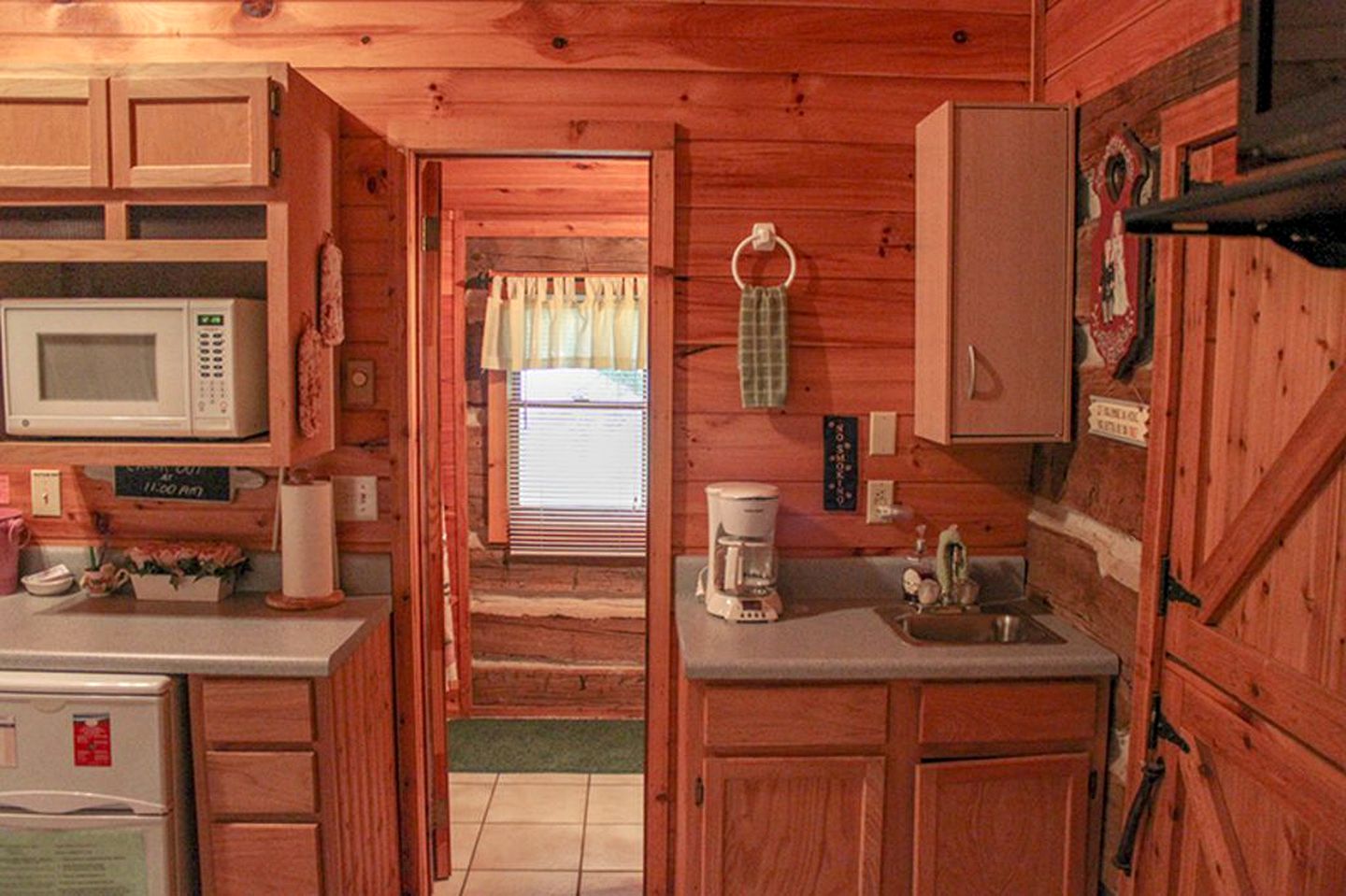 Romantic Cabin with a Jacuzzi in Maggie Valley, North Carolina