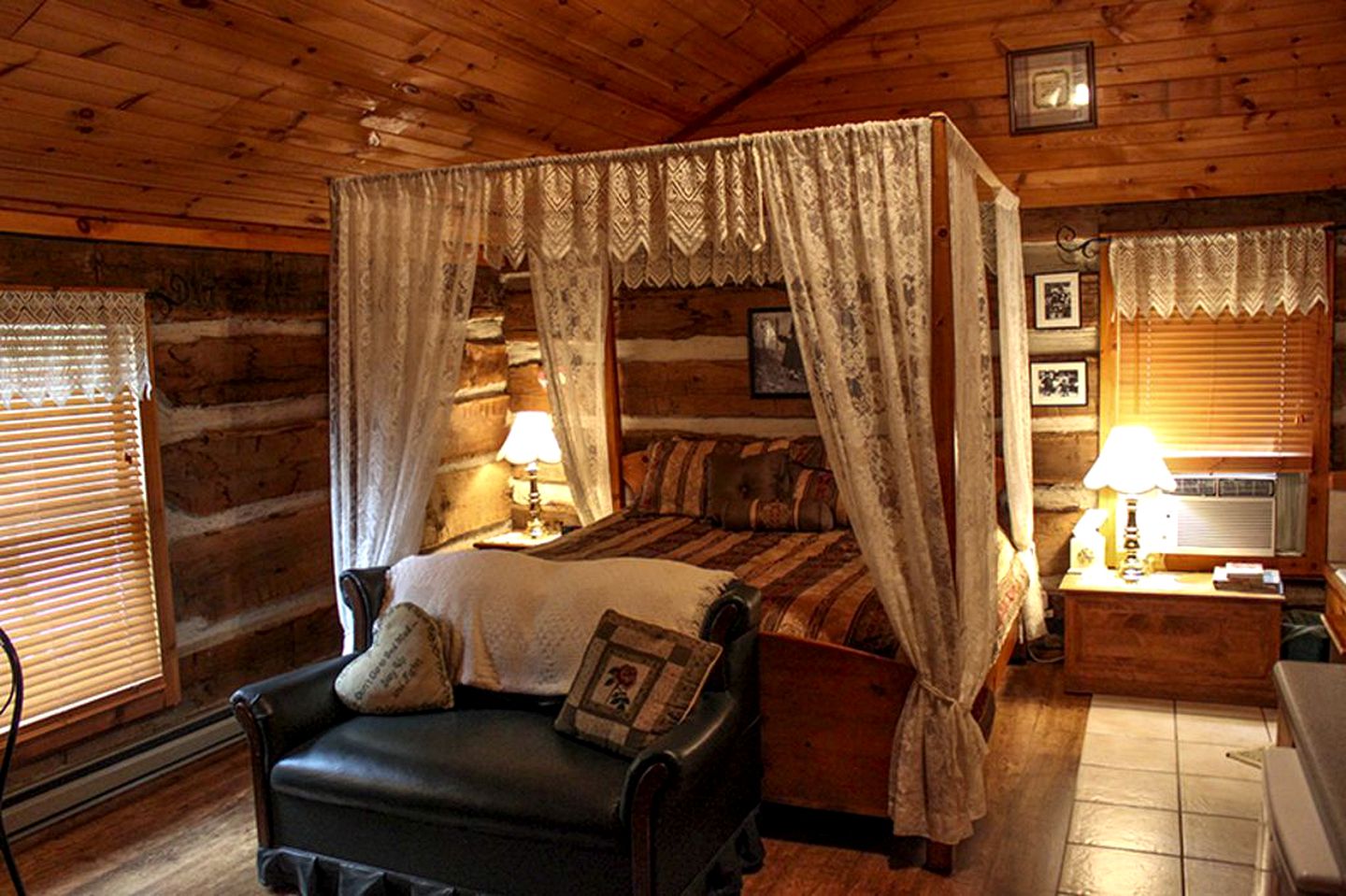 Romantic Cabin with a Jacuzzi in Maggie Valley, North Carolina