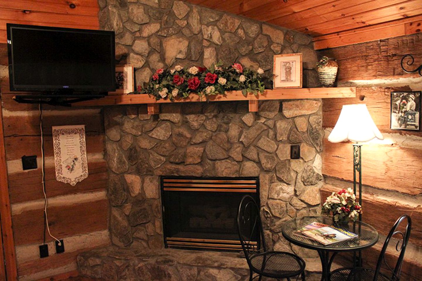 Romantic Cabin with a Jacuzzi in Maggie Valley, North Carolina