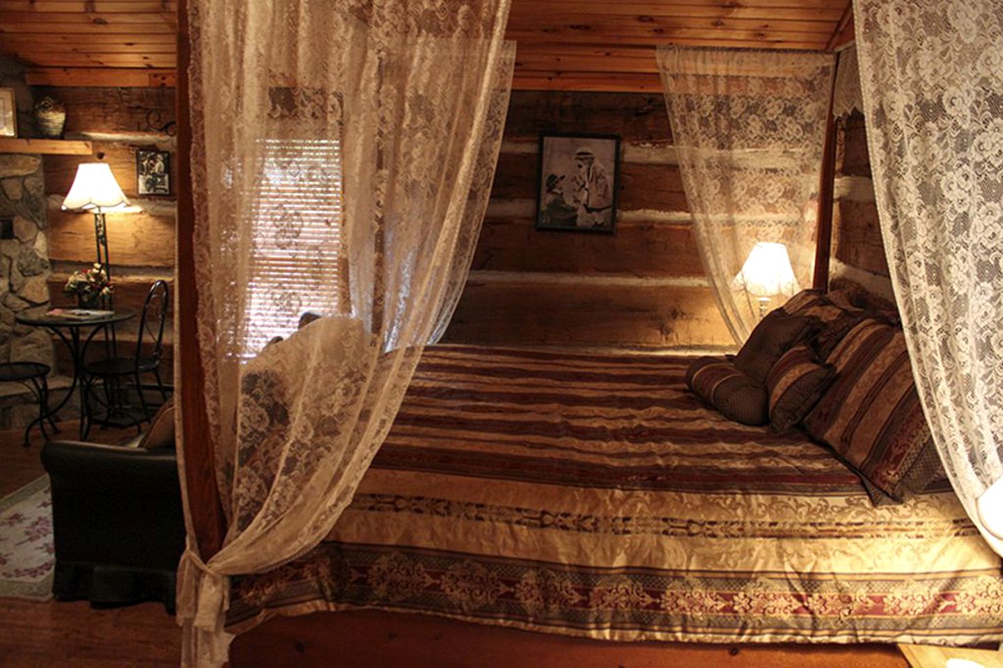 Romantic Cabin with a Jacuzzi in Maggie Valley, North Carolina