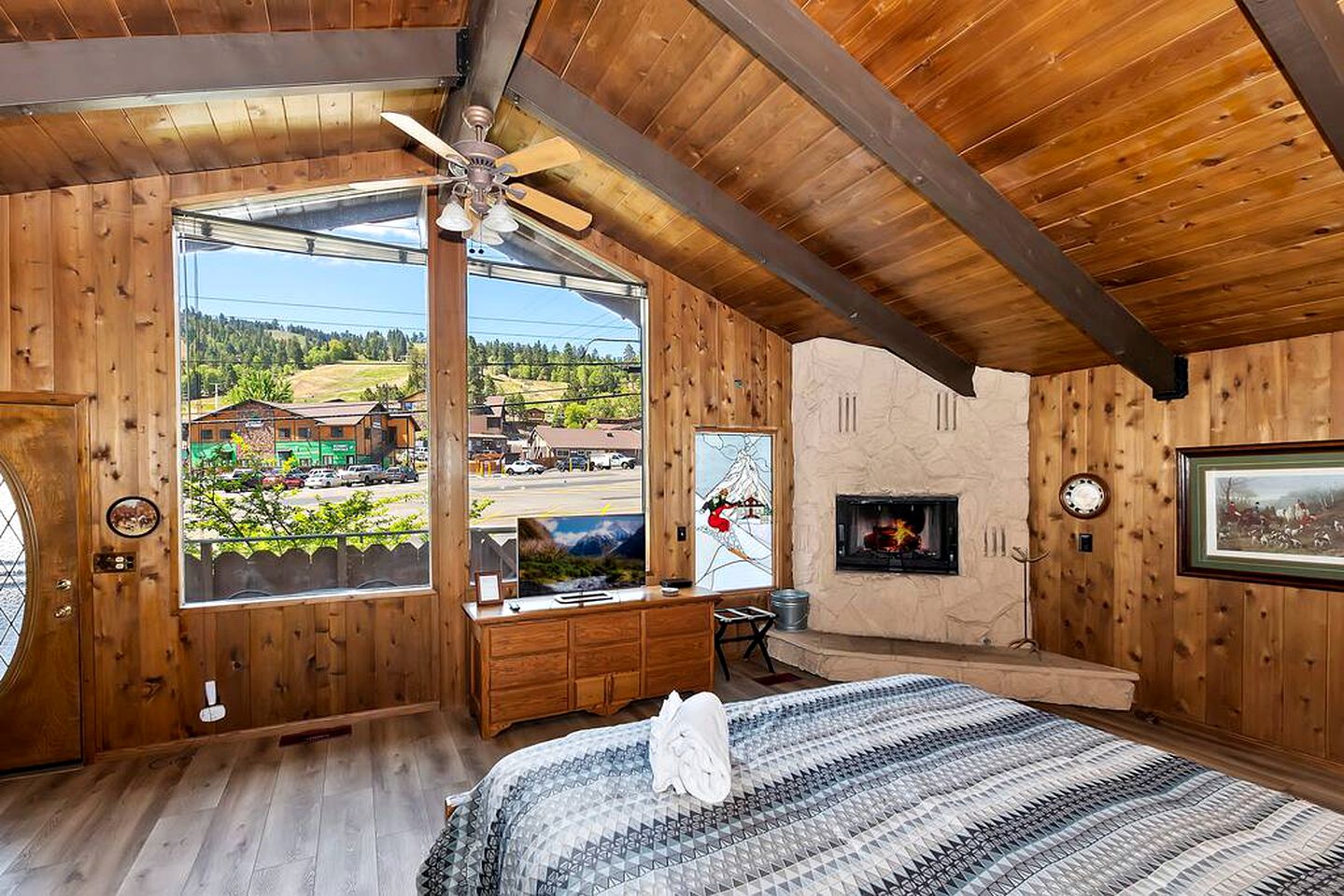 Cozy Cabin with Sauna, Barbecue and Fireplace in Big Bear Lake, California