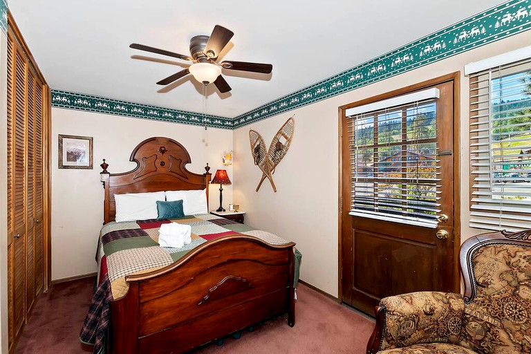Cabins (United States of America, Big Bear Lake, California)