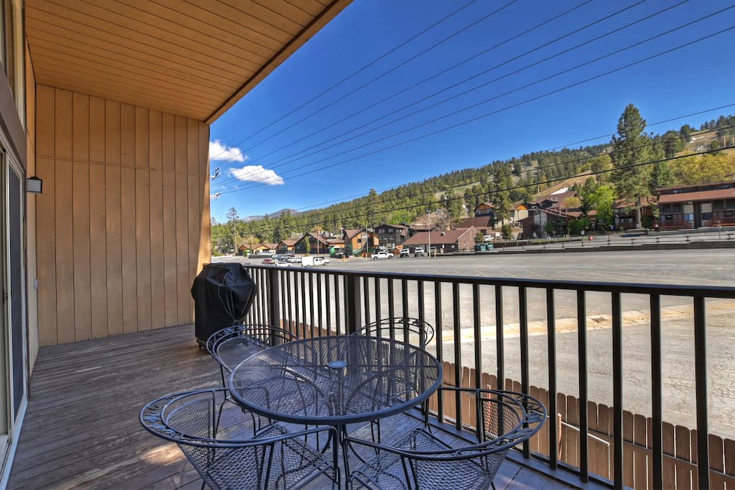 Spacious Cabin with Barbecue Perfect for Winter Sports in Big Bear Lake, California