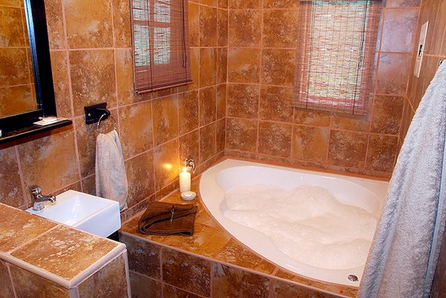 Cozy Cottage Rental Surrounded by Sycamore Trees in Mooi River, South Africa