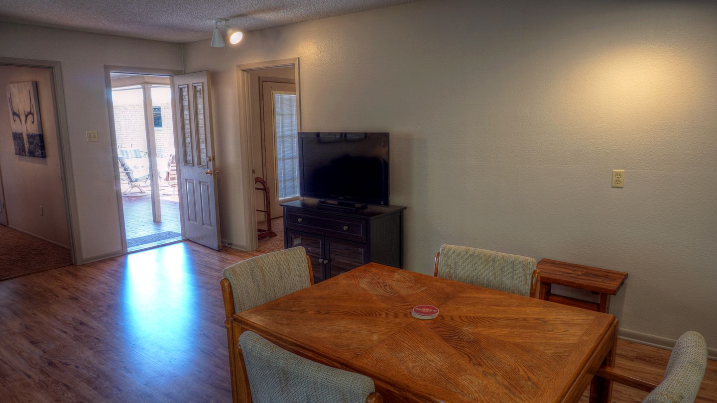 Cozy Vacation Rental for Seven with Shared Swimming Pool near San Antonio