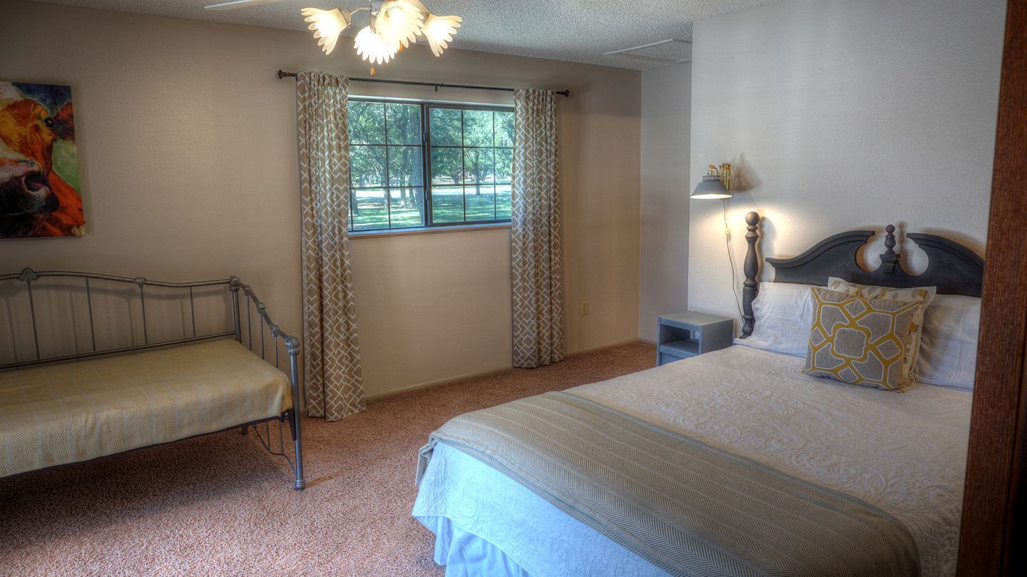 Cozy Vacation Rental for Seven with Shared Swimming Pool near San Antonio