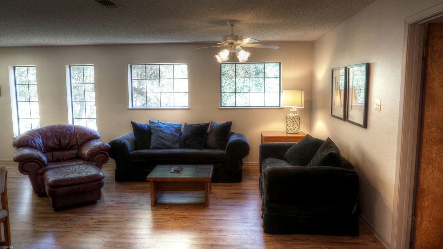 Cozy Vacation Rental for Seven with Shared Swimming Pool near San Antonio