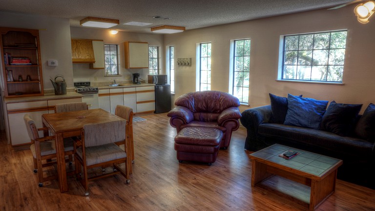 Cabins (Bandera, Texas, United States)