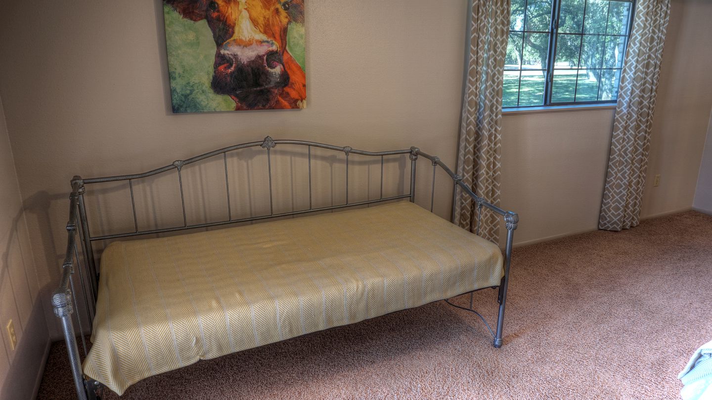 Cozy Vacation Rental for Seven with Shared Swimming Pool near San Antonio