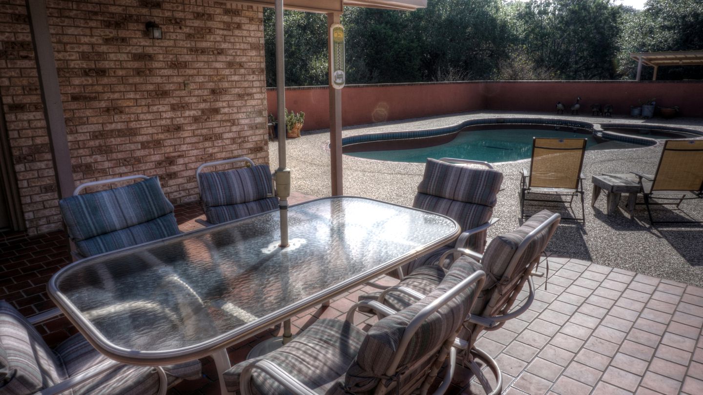 Cozy Vacation Rental for Seven with Shared Swimming Pool near San Antonio