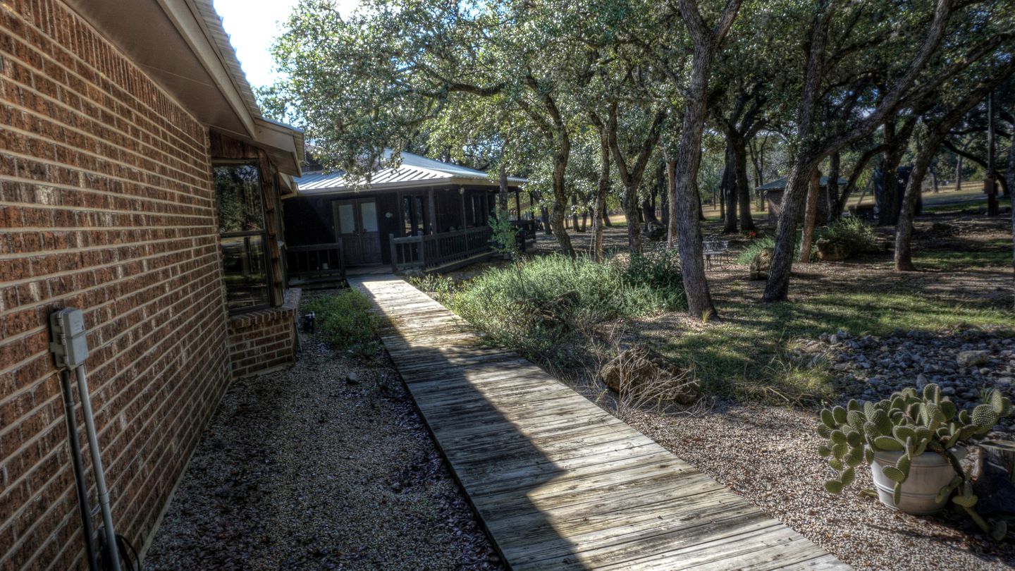 Cozy Vacation Rental for Seven with Shared Swimming Pool near San Antonio