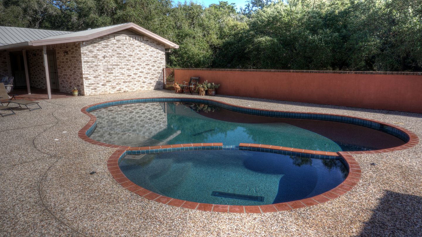 Cozy Vacation Rental for Seven with Shared Swimming Pool near San Antonio