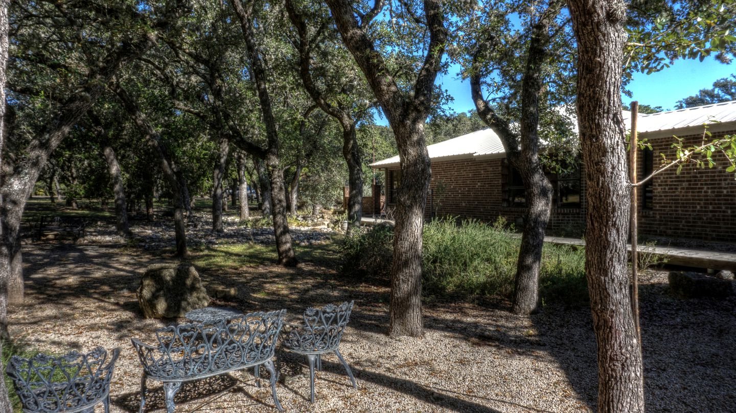 Cozy Vacation Rental for Seven with Shared Swimming Pool near San Antonio