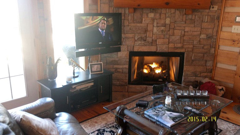 Living room of Tellico Plains cabin rental