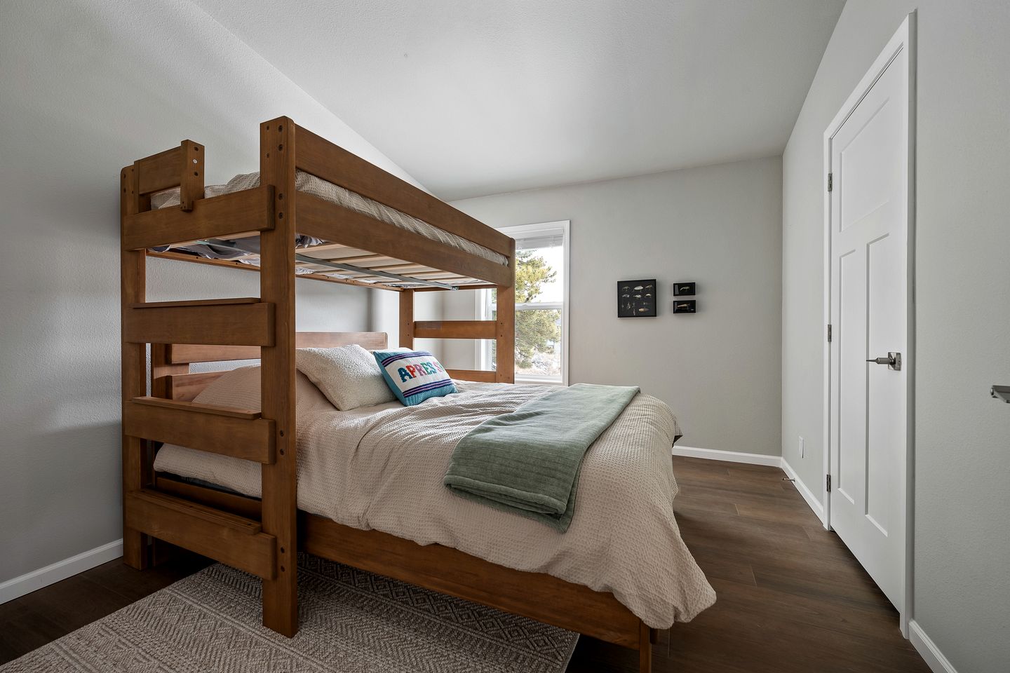 Brand New Cozy Mountain Retreat Cabin with Panoramic Views Near Winter Park, Tabernash Colorado