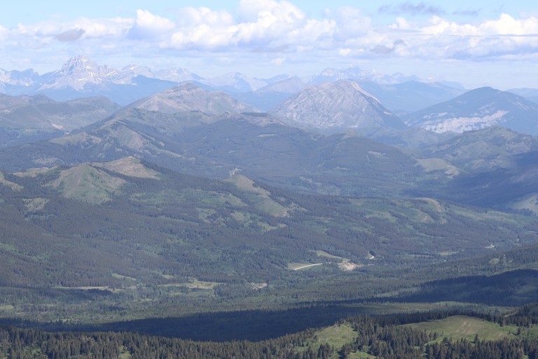 Group Cabin Lodge Surrounded by Nature with Beautiful Hiking Trails and Views in Alberta | Cabins (Pincher Creek MD #9, Alberta, Canada)