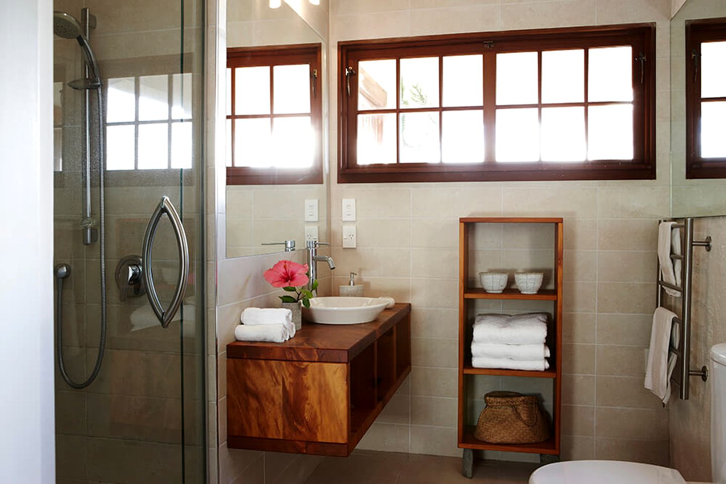 Sunny Cabin Rental with a Patio near the Town Basin in Whangarei, North Island