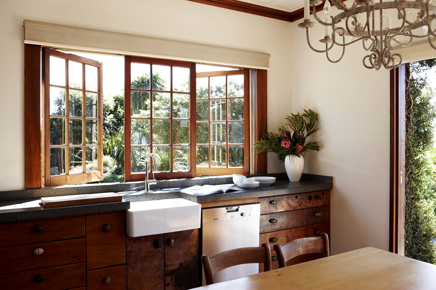 Sunny Cabin Rental with a Patio near the Town Basin in Whangarei, North Island