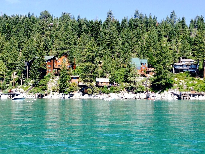 Log Cabins (Tahamo, California, United States)