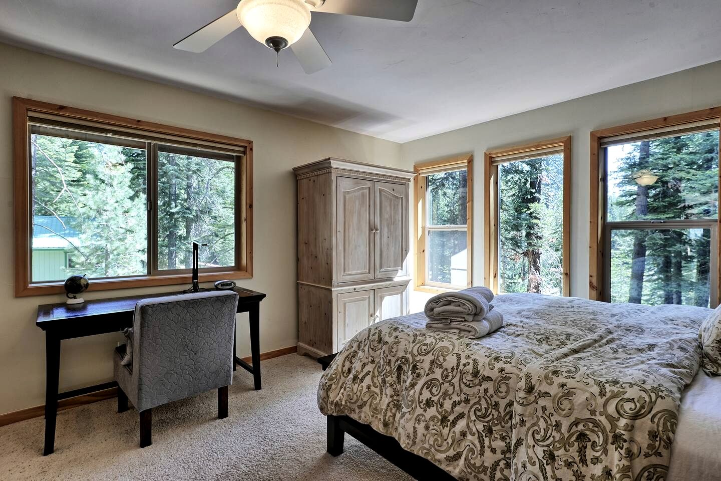 Cozy Cabin Retreat with Expansive Deck Near Lake and Trails in Tahoma, California