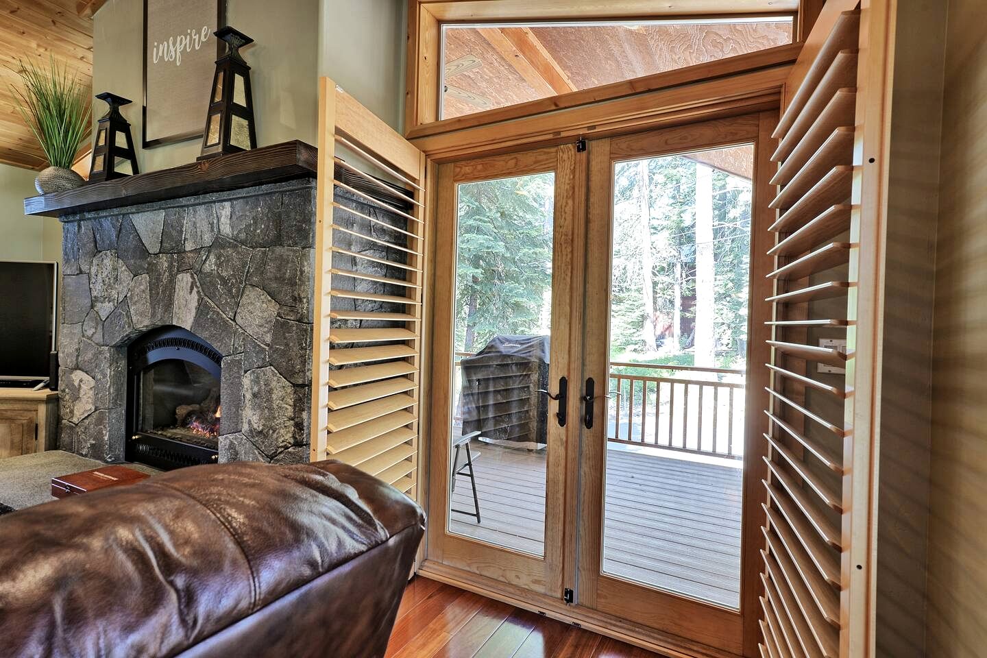 Cozy Cabin Retreat with Expansive Deck Near Lake and Trails in Tahoma, California