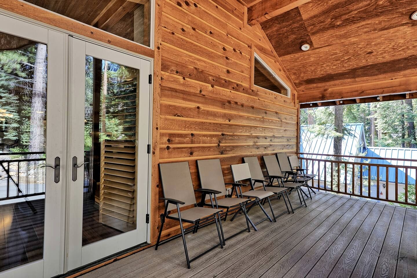 Cozy Cabin Retreat with Expansive Deck Near Lake and Trails in Tahoma, California