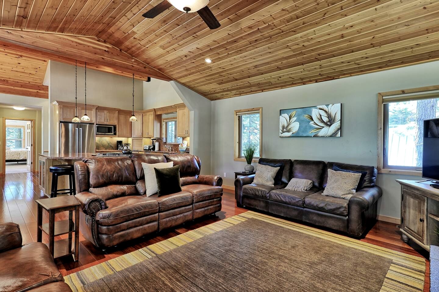 Cozy Cabin Retreat with Expansive Deck Near Lake and Trails in Tahoma, California