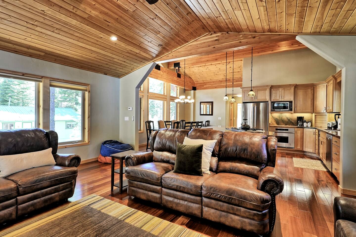 Cozy Cabin Retreat with Expansive Deck Near Lake and Trails in Tahoma, California