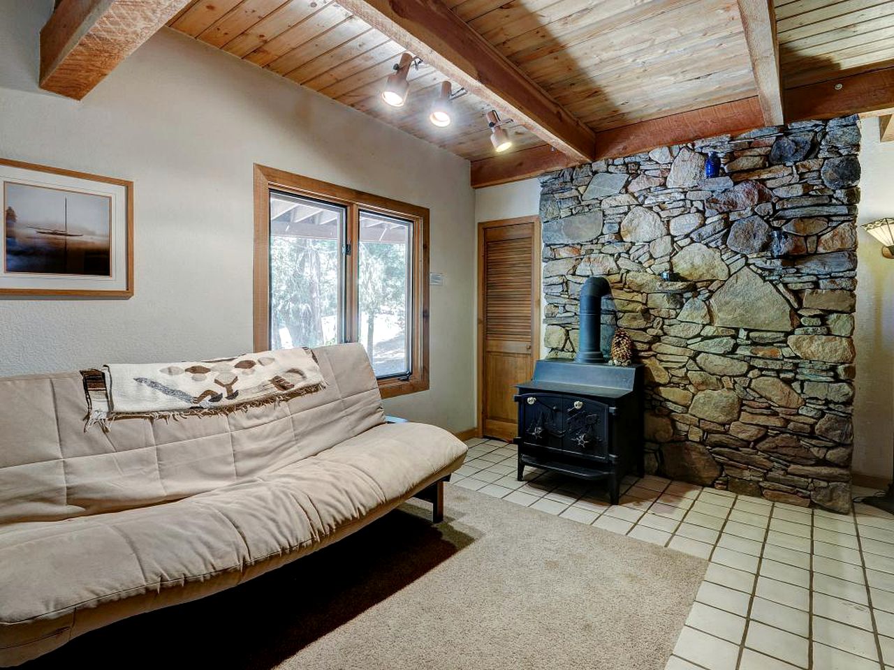 PetFriendly Cabin Rental in San Jacinto