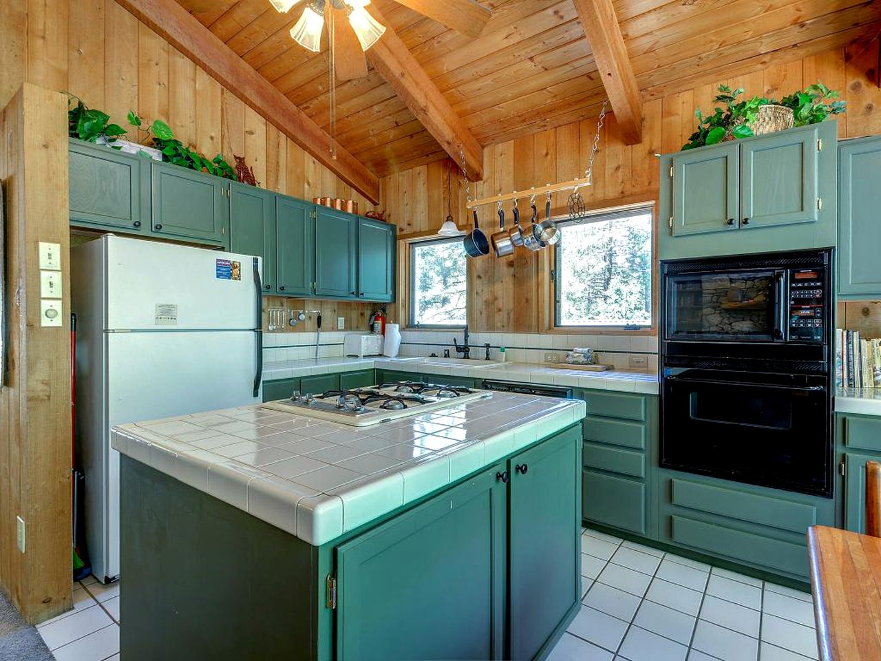 PetFriendly Cabin Rental in San Jacinto