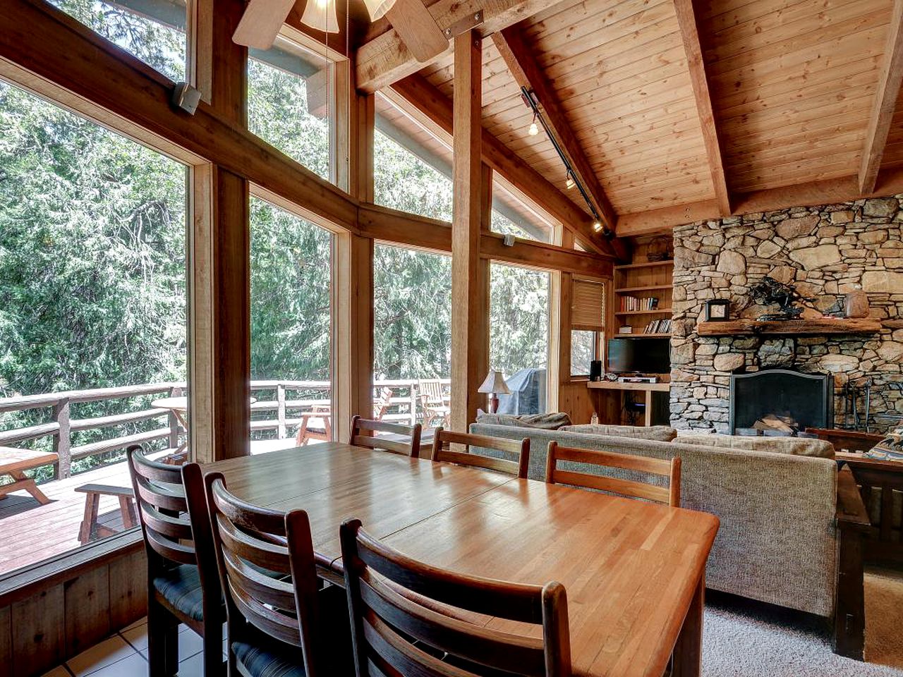 PetFriendly Cabin Rental in San Jacinto