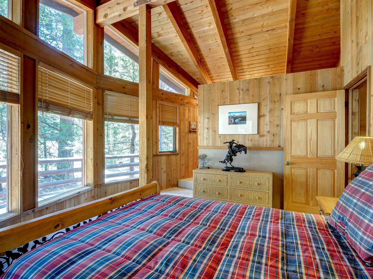 PetFriendly Cabin Rental in San Jacinto