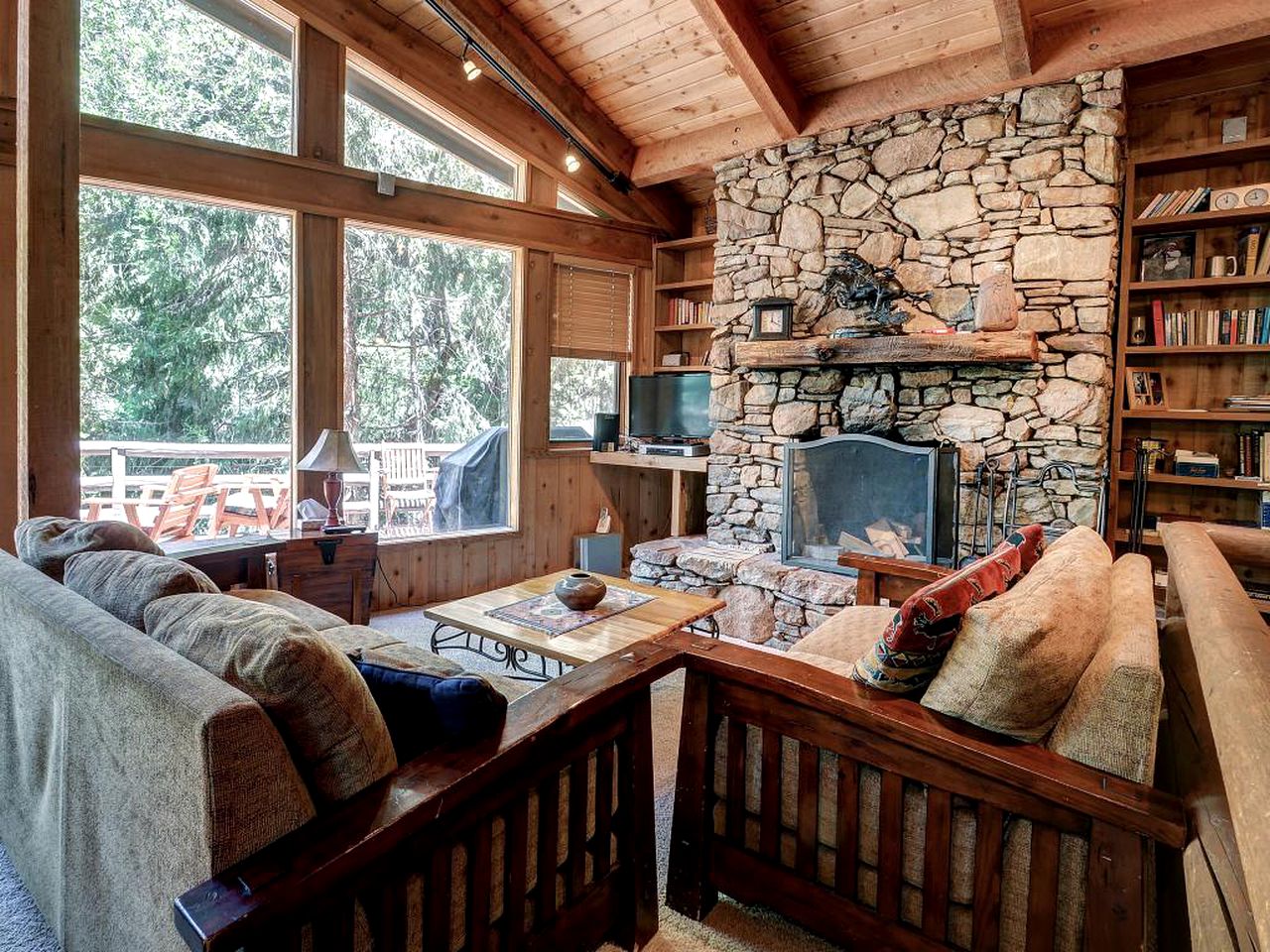 PetFriendly Cabin Rental in San Jacinto