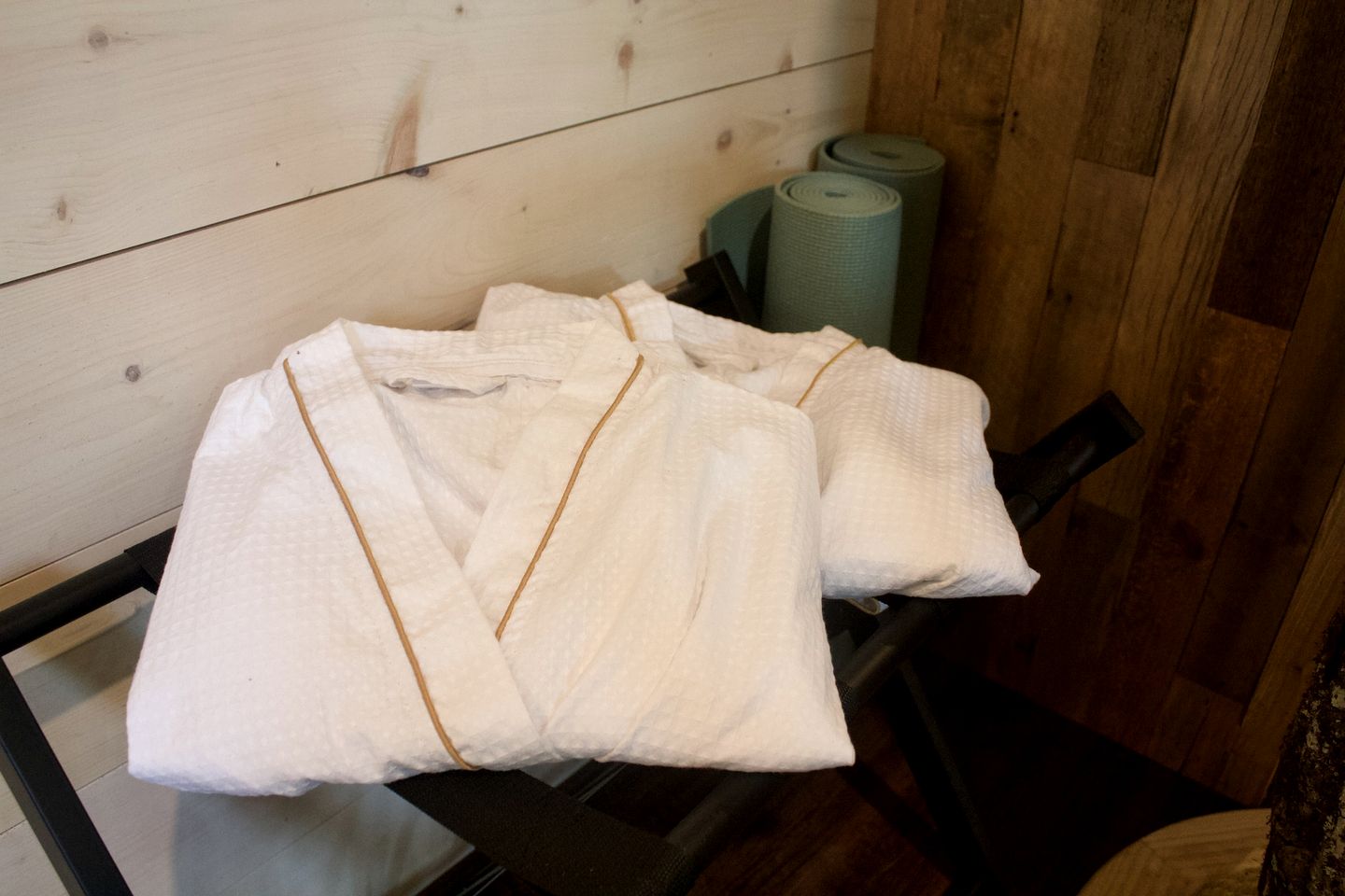 Luxury Treehouse Glamping with Soaking Tub & Pizza Oven Near Waterfalls, Zirconia, NC