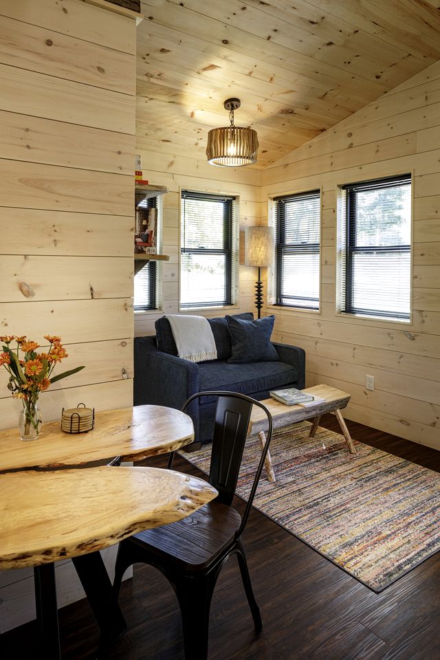 Luxury Treehouse Glamping with Soaking Tub & Pizza Oven Near Waterfalls, Zirconia, NC