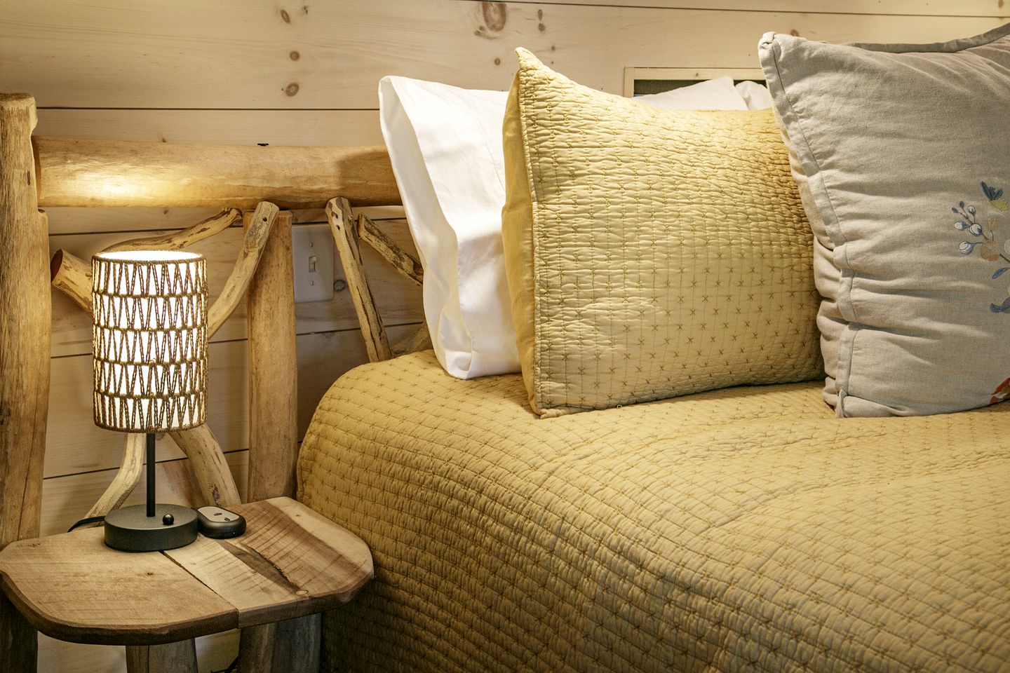 Luxury Treehouse Glamping with Soaking Tub & Pizza Oven Near Waterfalls, Zirconia, NC