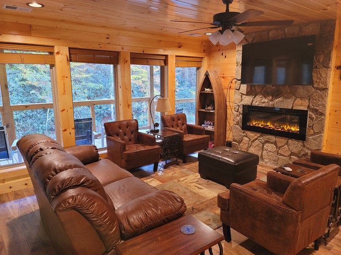 RU Take Me To The River, Cabins, Pittman Center, United States of America Glamping Hub